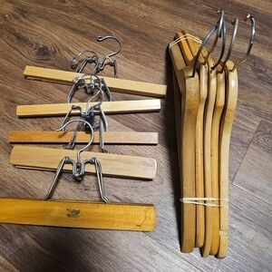 Wooden Clothes Hangers Set